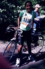 Helena var en av de tappra som
tvingades bryta p&aring; grund av punktering trots
sprudlande energi och utan tecken p&aring;
tr&ouml;tthet.