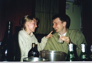 Micke blir f&ouml;rmanad av Ulrika.