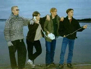 Längst till vänster
står
Stefan Johansson som en representant för bandet
"The Nilsson pöjkers"